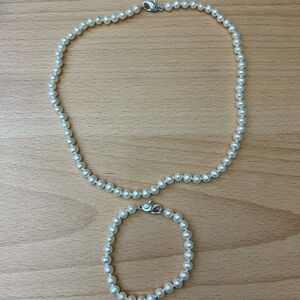 Pearl necklace and bracelet